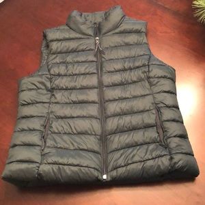 Gap puffer vest